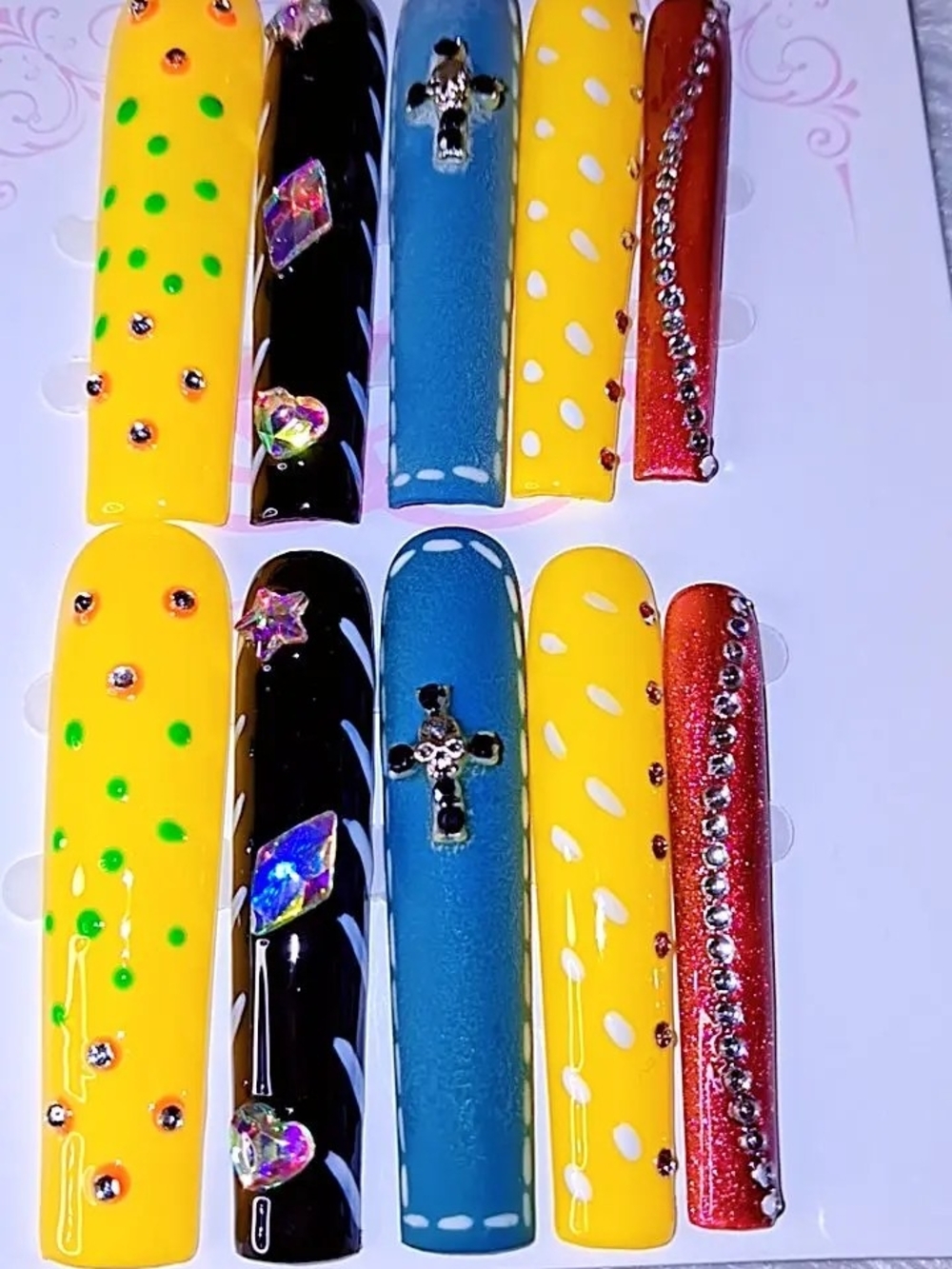 Woman False Nails Press-On Nails Set - Yellow, Black, Blue, Red - Unbranded